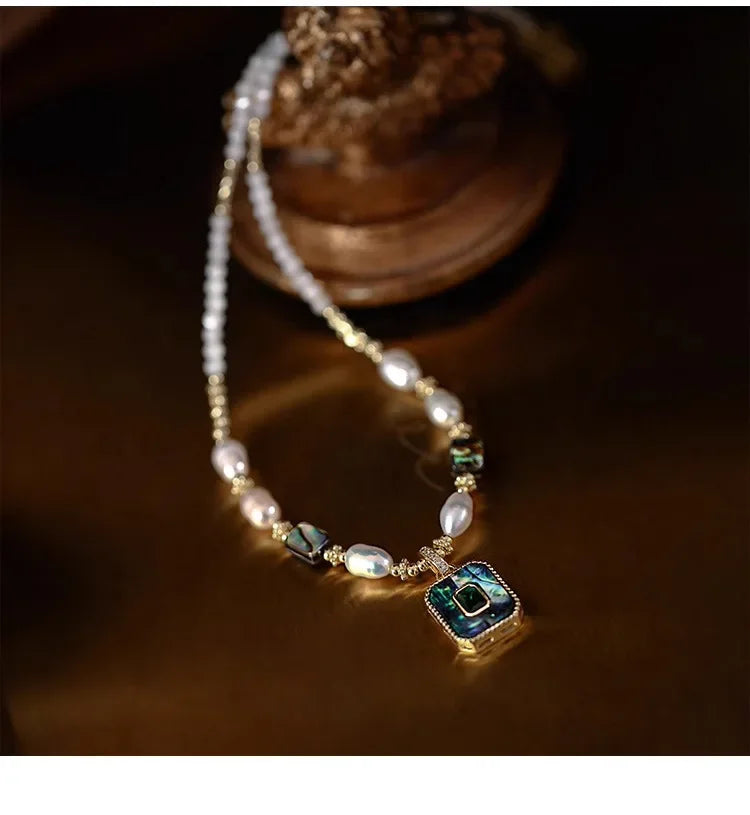 Elegant Niche Women's Light Luxury Pearl Oyster Shell Pendant Necklace Fashionable Horse Hoof Lock Clavicle Chain